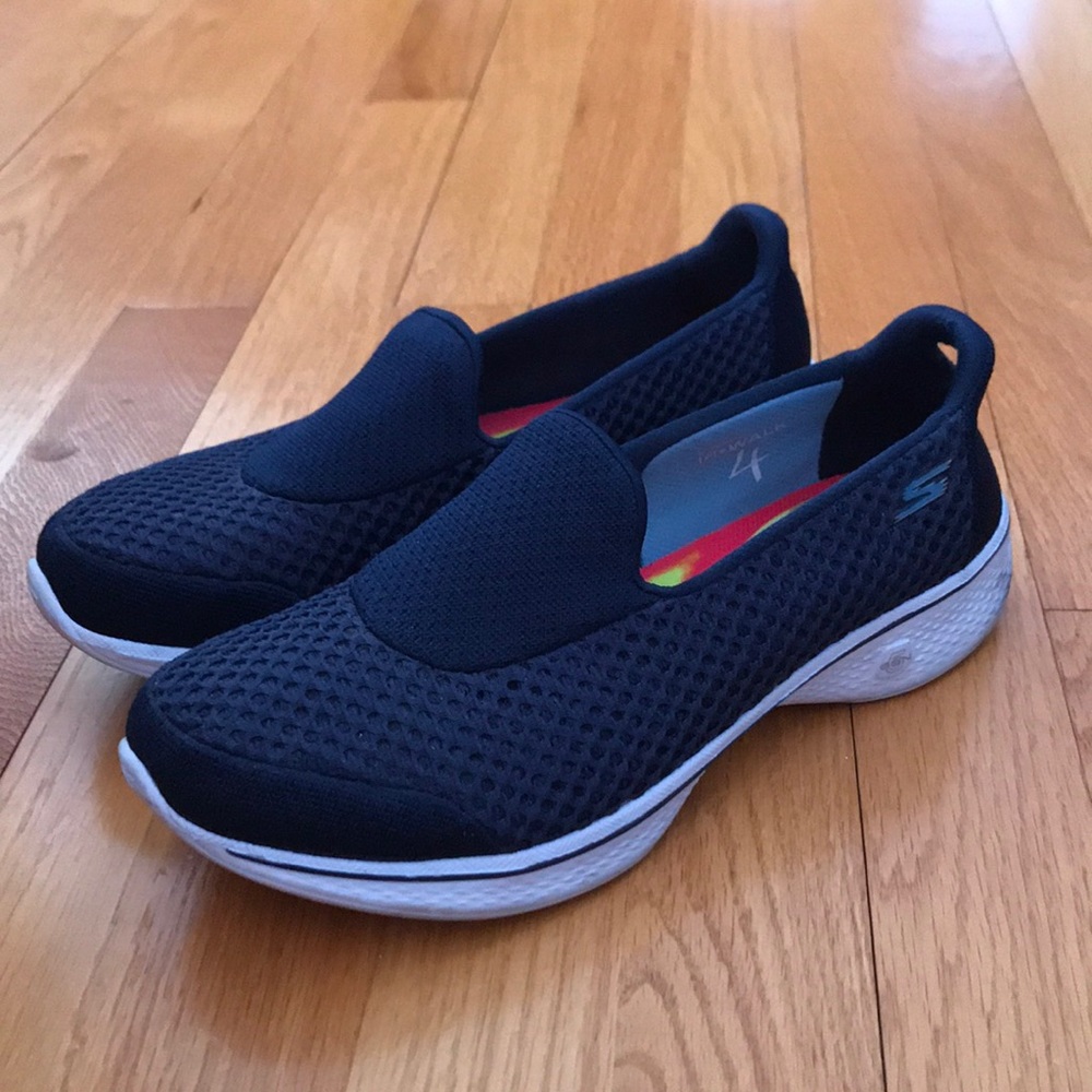 Women’s Sketchers GOGA MAX Shoes (Size 7)